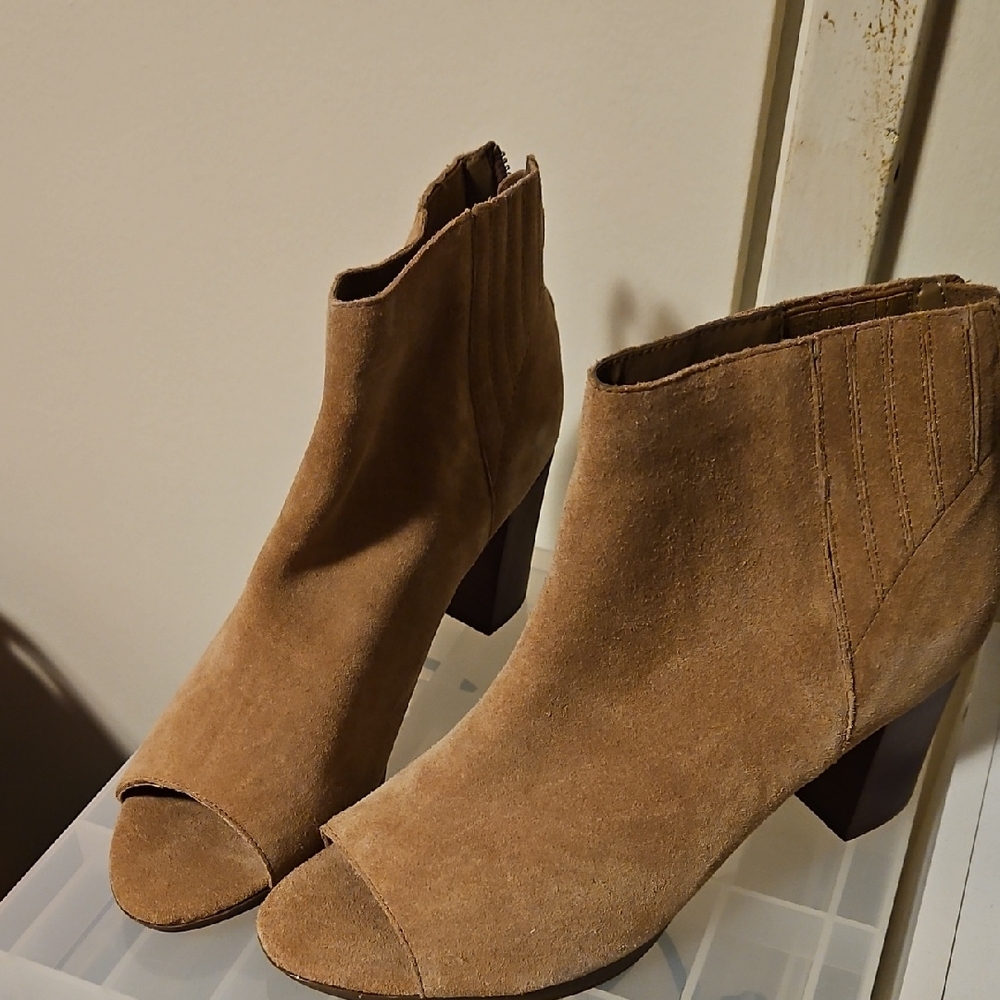Bella Vita Brown Ankle Booties